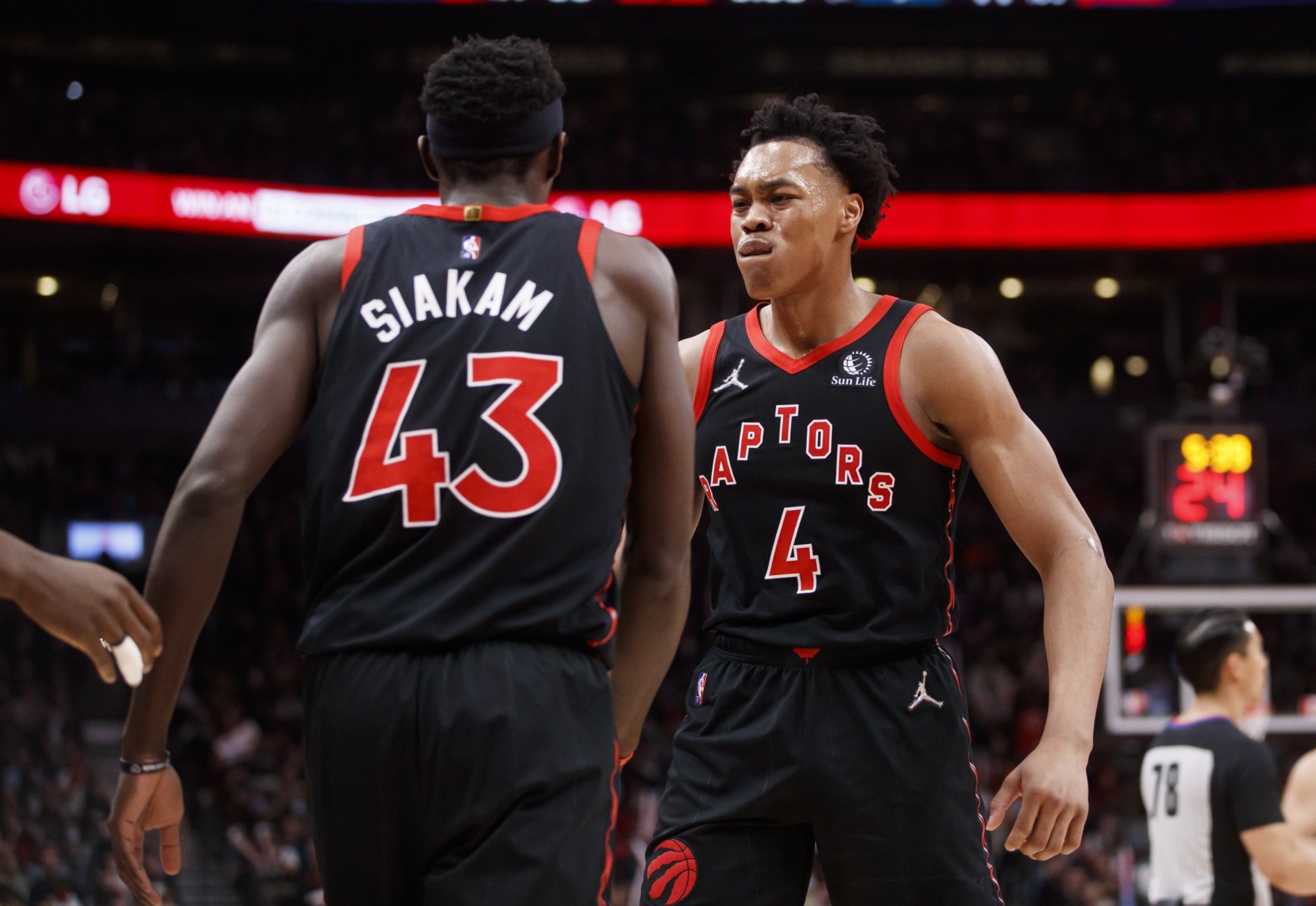 赛前多伦多猛龙回应争议——全明星赛节点到来，更衣室稳定，心理建设被强调(多伦多猛龙队历史)