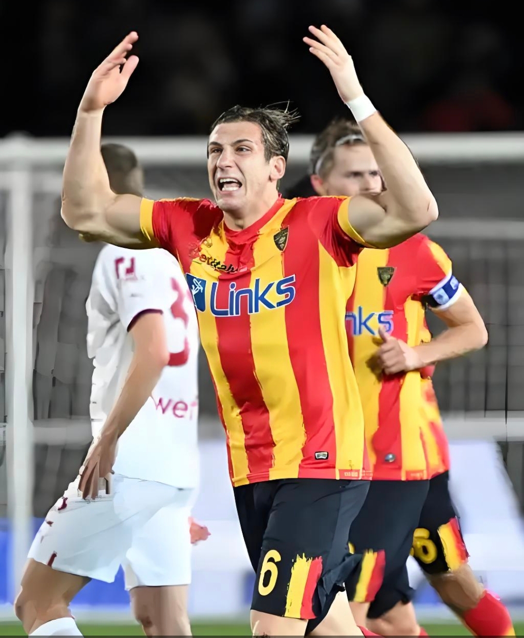 赛前体能课后，塞维利亚手感冰凉备战意甲，媒体盛赞，轮换策略成焦点 -hth体育