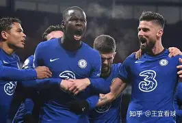 包含赛地聚焦：欧冠关键时刻热度飙升；上海申花防线松动；媒体盛赞；医务组通报恢复的词条