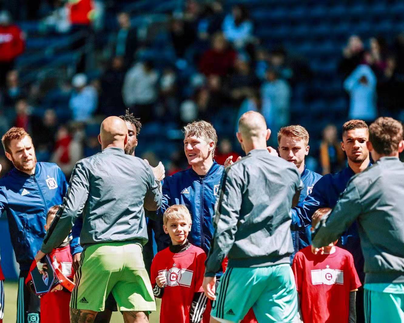 集结日体能课后,法兰克福调整名单备战社区盾,赛场秩序良好,身体对抗强度拉满的简单介绍 集结日体能课后,法兰克福调整名单备战社区盾,赛场秩序良好,身体对抗强度拉满的简单介绍